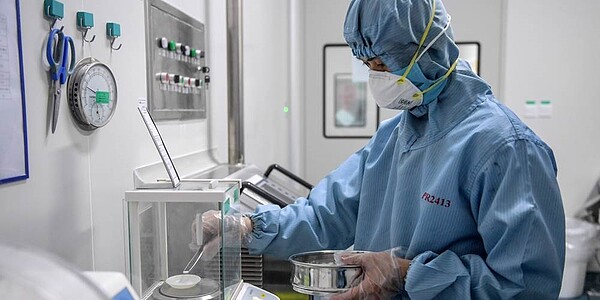 中天、合一打開跌停。圖/新華社