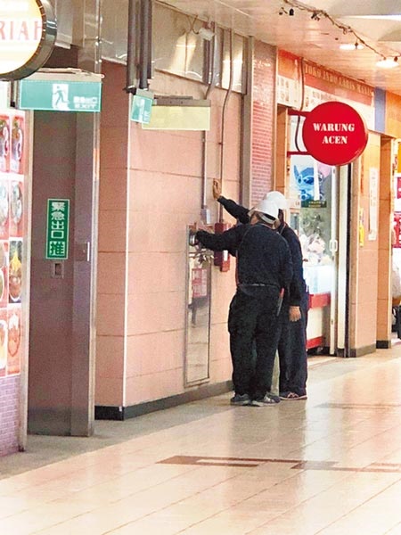 北市議員李建昌踢爆，台北地下街消防設備「自動灑水設備灑水頭」、「火警自動警報設備探測器」數量不足，市場處回應30天內會改善完成。