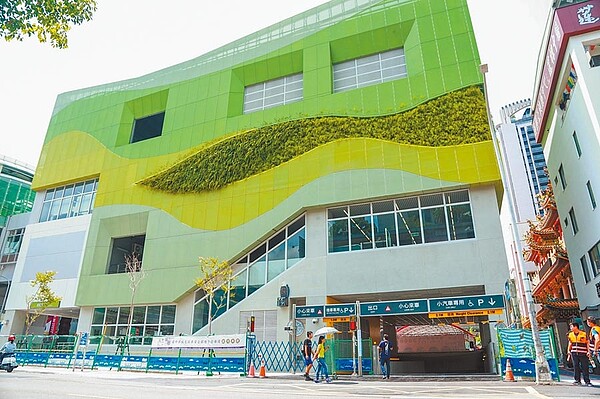 台中捷運綠線G10水安宮站,興建地上4層捷運設施,還增闢地下3層停車場,23日停車場率先用。圖/台中市政府提供