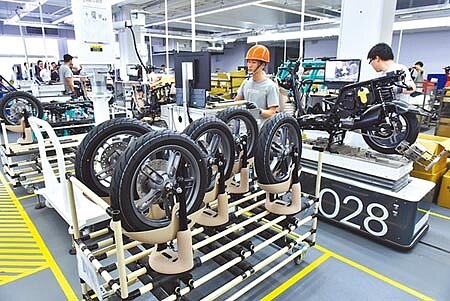 政府打算修改備轉容量率並調降,工商界全面反對,直指一旦停電,科技業與製造業就玩完。(本報資料照片)