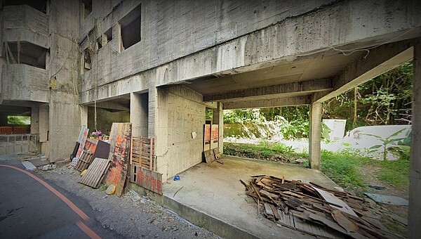 新莊新北大道七段爛尾樓。圖/截自google map