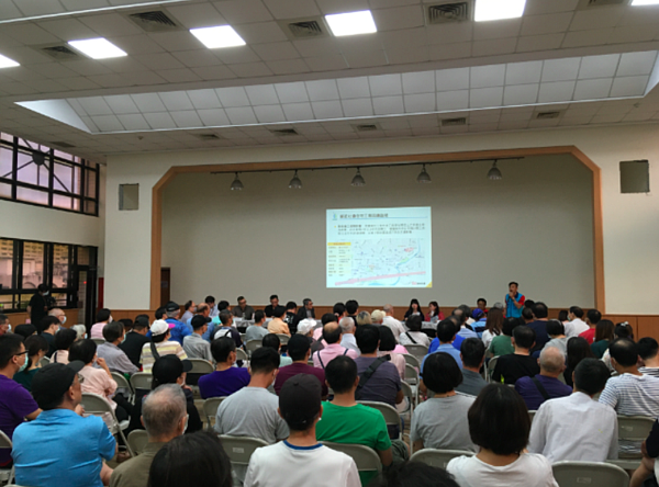 內政部國家住都中心規劃在台北市內湖區東湖地區興建「東湖社宅」，昨天再次舉辦第2場說明會。記者張世杰／攝影