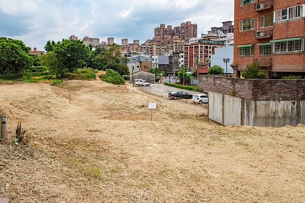 忠義段828、890地號為財政部國有財產署土地，座落於桃園區民光東路、福元街與民有五街之間，占地面積約593坪。圖／桃園市政府提供