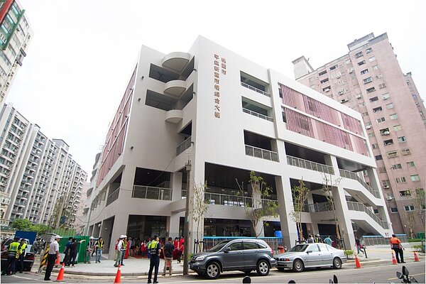 新富巿場綜合大樓竣工。圖/桃園市政府提供