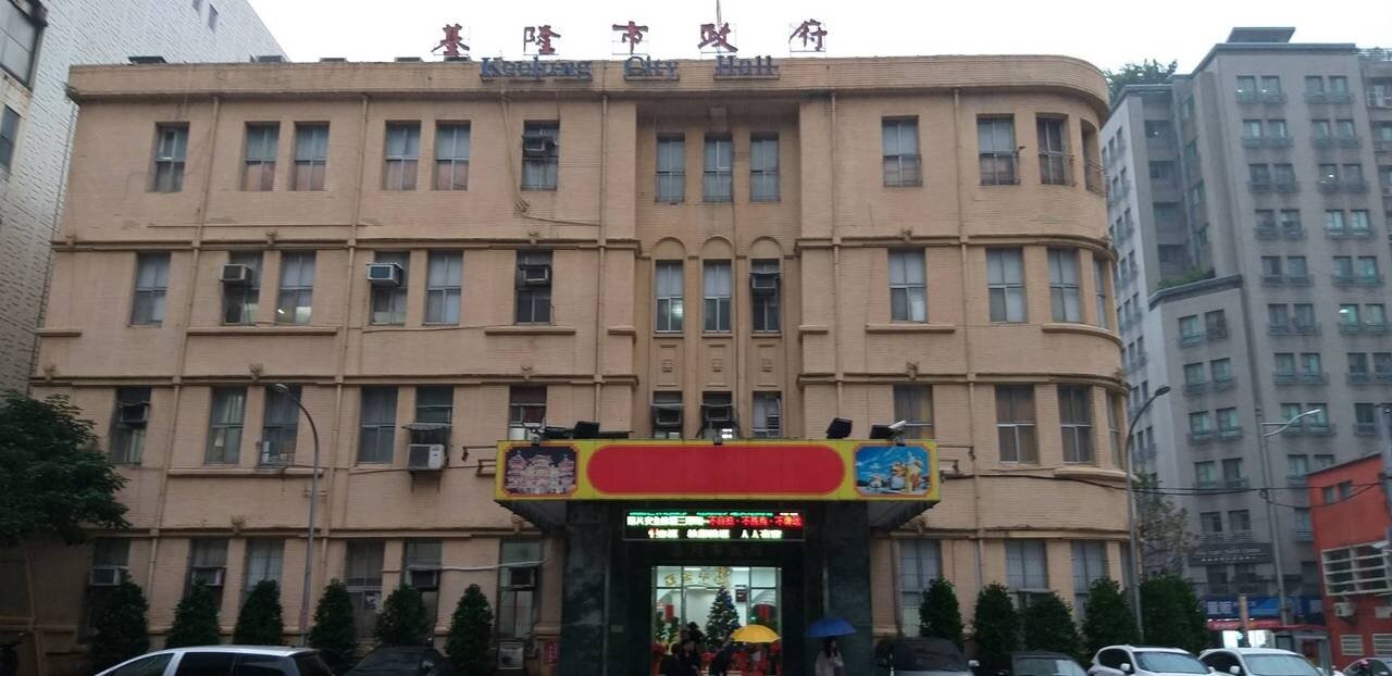 基市府都市發展處建管科人員涉嫌收賄,檢、調今天前往建管科及建商辦公室等20個地點搜索,將建管科黃姓、楊姓等人帶回偵訊。記者邱瑞杰/攝影