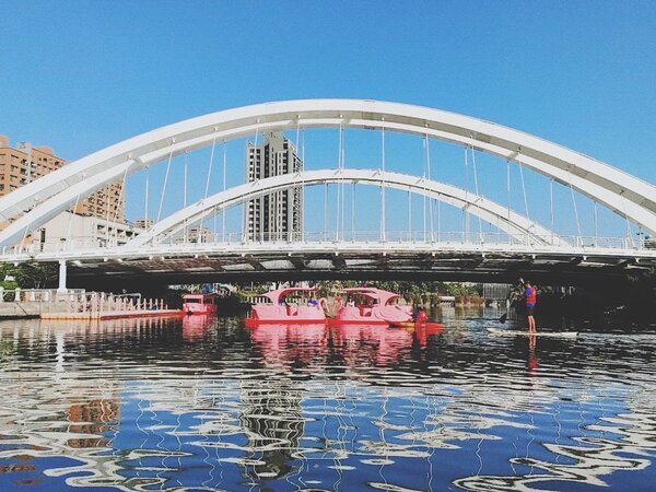 高雄市觀光局明在河西路願景橋舉辦「愛河水漾嘉年華」。 圖／高雄市觀光局提供