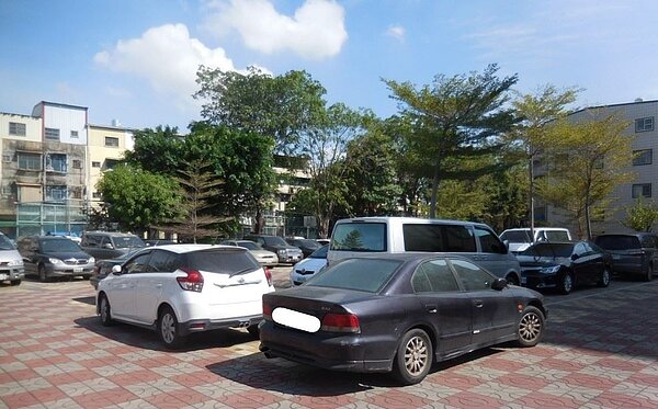 解決停車亂象!小港區港興社區公有停車場進行整建。圖/高雄市政府提供