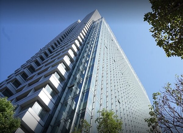 位在台北市信義區忠孝東路四段555號的指標豪宅「聯合大於」。圖/截自google map