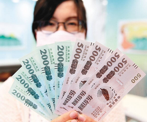國發會主委龔明鑫今透露,當初三倍券之所以會設計要先支付1000元,是為了要確認消費意願。 本報資料照片