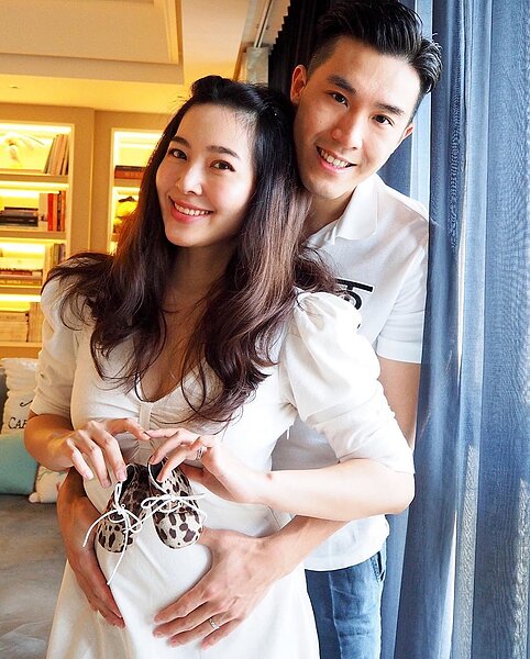 廖曉喬與老公在IG宣布懷孕喜訊。圖/摘自廖曉喬IG