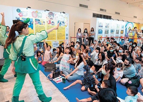 偽出國商機正夯,百貨業在暑假推出各國各式娛樂、夏令營吸客。圖/新光三越提供