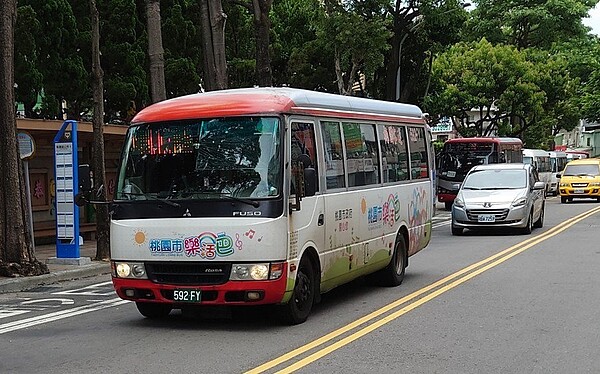 桃園市21條免費公車「樂活巴」今天起轉型為收費市區公車路線。圖/交通局提供