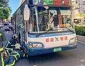 違停賓士害騎士摔車遭公車輾死？公車司機遭移送法辦