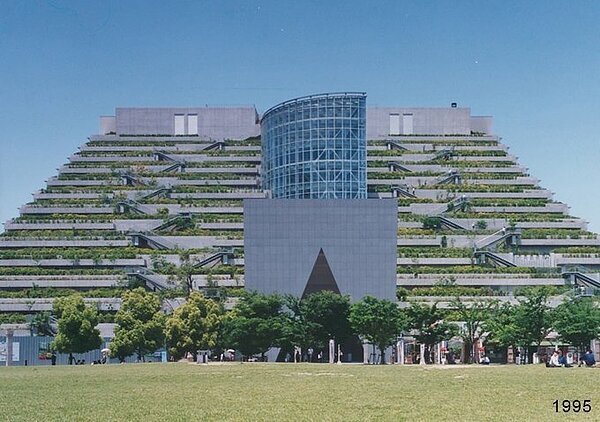 1995年的アクロス福岡。圖取自Jタウンネット