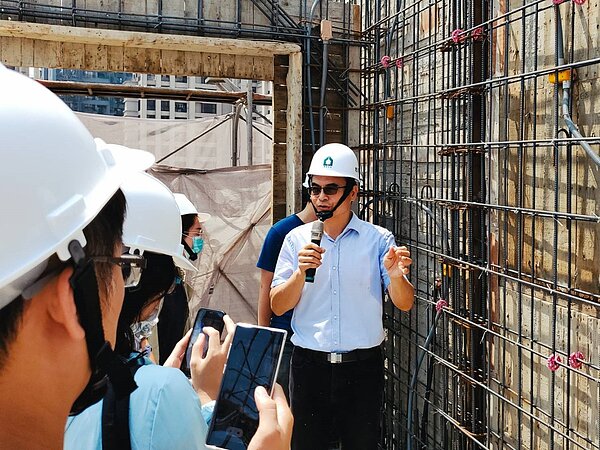 建築安全履歷協會戴雲發理事長分享Alfe Safe系統工法及品質透明化之理念。