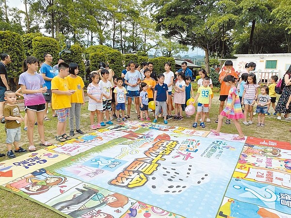 安心旅遊補助加上振興券讓嘉義地區旅宿業景氣回春，主打親子市場的旅店假日經常一房難求。（取自詩情夢幻城堡親子主題旅店臉書／呂妍庭嘉義傳真）