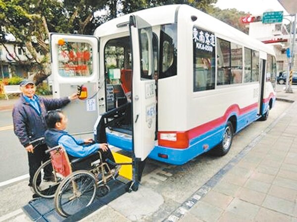 北市部分路線公車，將改作無障礙巴士，提供身障者更舒適無障礙運輸環境。（北市公運處提供）