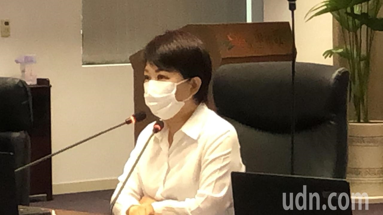 台中市長盧秀燕今天下午宣布重啟五大場域實名制丶戴口罩。 記者陳秋雲/攝影