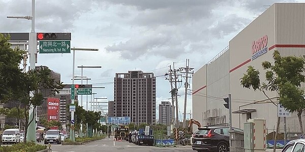 美商好市多量販店預計年底營運,吸引大批建商搶進周邊推案。圖/曾麗芳