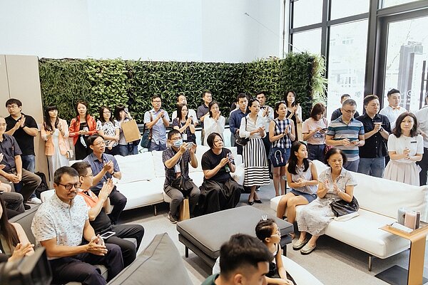 瑞司照明_仲夏之夢party現場貴賓欣賞音樂會。圖/瑞司照明、傑芳廣告提供