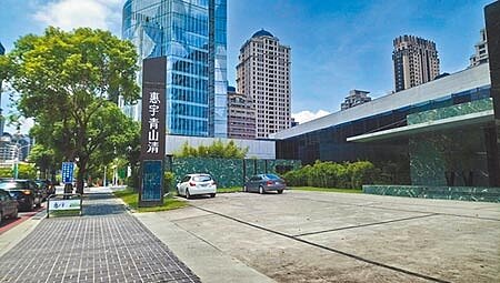 興富發豪砸32億元購入台中七期土地(現為惠宇建設接待中心),每坪單價高達350萬元。圖/曾麗芳