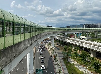 隔音牆增設路段採「全罩式隔音牆型式」施作。圖/台中市政府交通局提供