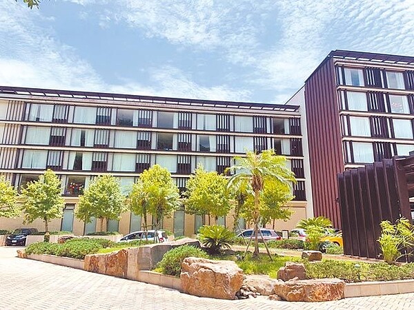 礁溪老爺酒店發生疑似食品中毒事件,身體發生不適症狀的人數累計已達121人,其中77人已前往醫院診治。(胡健森攝)