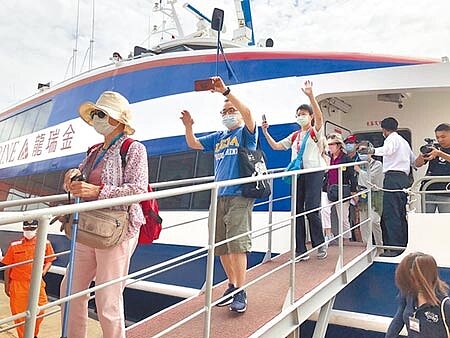 
暑期跨海前進金門旅遊，有「出國」的感覺。（李金生攝）
 