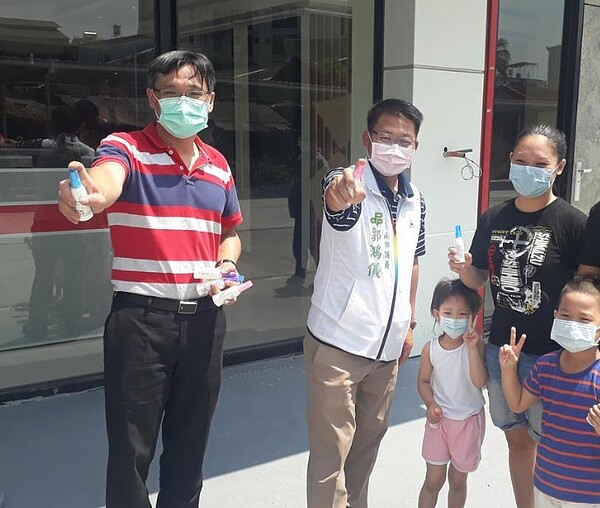 台南市規畫增設市立醫院,市議員郭鴻儀(左二)呼籲設在新豐區。圖/本報資料照片。