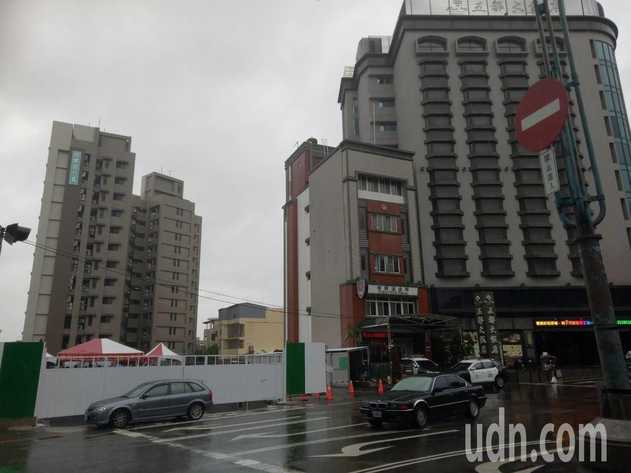 中華郵政公司選定台中市豐原火車站前土地，投資興建地下4層、地上12層的複合式商旅大樓，今日開工動土，預計2023年完工。記者余采瀅／攝影
