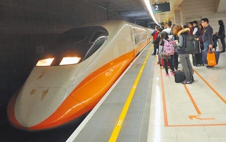 
交通部22日宣布，站票及自由座在指揮中心決議通過解除限制前，雙鐵仍將維持現行的防疫方案。圖為台灣高鐵。（本報資料照片）
 