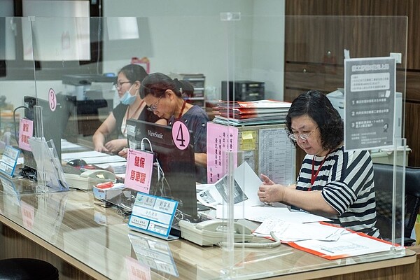 桃市擴大急難紓困方案,核定率高於全國平均。圖/桃園市政府提供