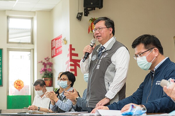 桃園市長鄭文燦25日陪同交通部長林佳龍考察國道3號增設大鶯豐德交流道設置可行性辦理進度。圖/桃園市政府提供