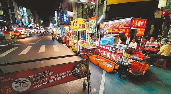政院砸400多億,計畫7月推出振興券,盼為國內急凍的內需消費點火。(本報資料照片)