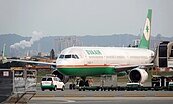 國籍航空首例！兩機師英語檢定逾期照飛　長榮挨罰15萬