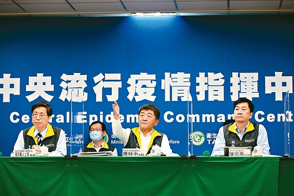 中央流行疫情指揮中心宣布口罩解禁,未來政府每日定量徵用約八百萬片,其餘開放自由販售。圖/中央流行疫情指揮中心提供