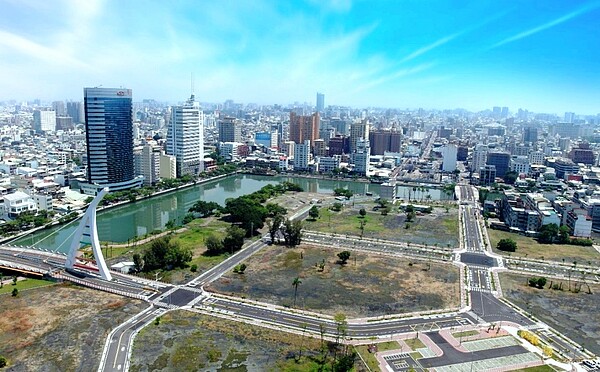 運河星鑽地區土地公開標售,陸續釋出約1.5萬坪可建築用地,吸引建商搶標。圖/台南市政府提供