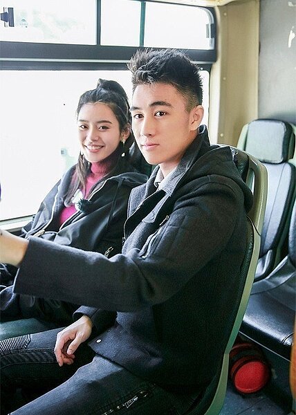 賭王兒子何猷君與妻子奚夢瑤。圖/擷自微博