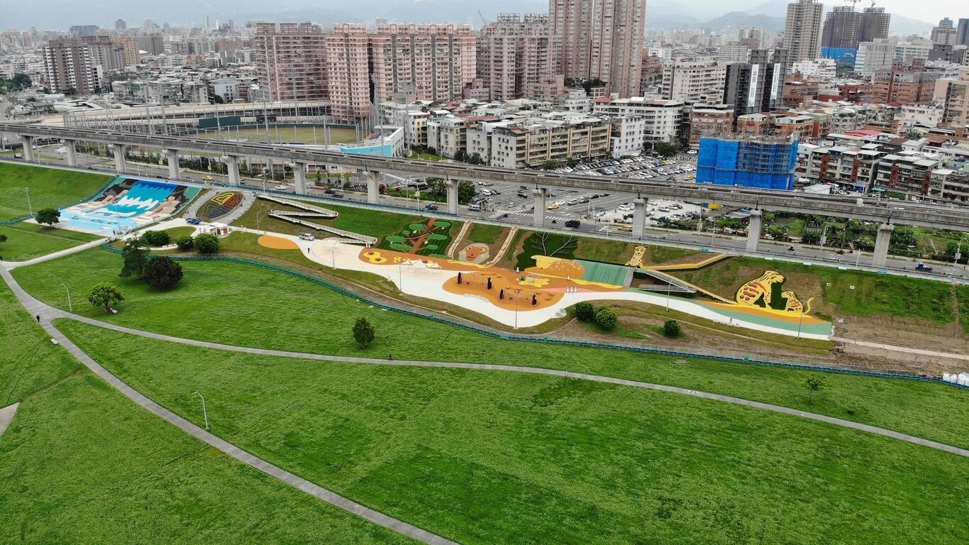 新北大都會「堤坡滑梯樂園」,將在5月31日早上10點正式開放。圖/新北市高灘地工程管理處提供