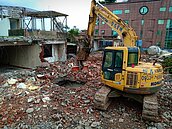 跟市府租地卻違規使用　新北市要拆