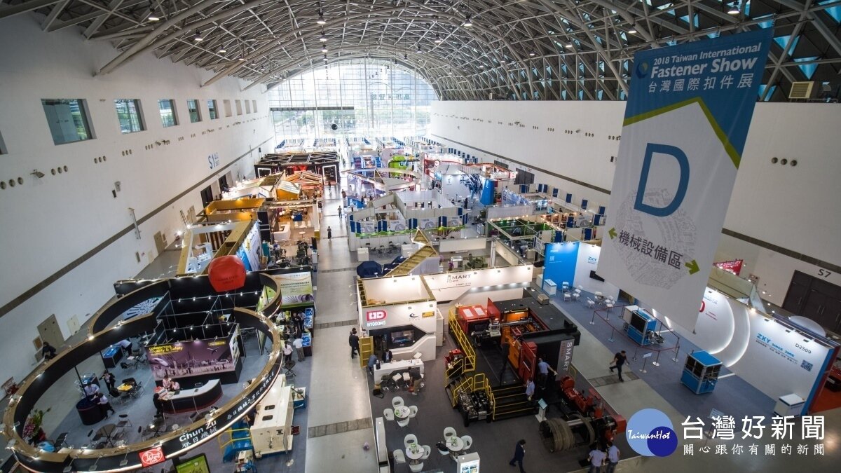 高市宣布會展場館解除百人限制