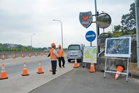 去年行政院到苗栗視察國道1號增設造橋交流道及苗14線道路拓寬案,允諾經費全額補助並交辦相關單位辦理,以便利造橋居民及建構苗栗縣完善交通建設。(何冠嫻攝)