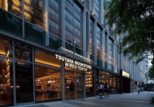 ▲「信松廣場」周邊導入CITY LINK商城與日本蔦屋書店,氣氛宛如東京JR山手線在澀谷站廣場,在川流不息的人流中感受到商業活動蓬勃發展的氣息。