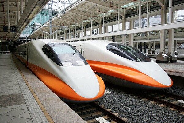 台灣高鐵將於今天晚上加開一班南下各列車停靠的列車，並配置5節自由座車廂，加強服務週末南下的旅運需求。圖／台灣高鐵提供