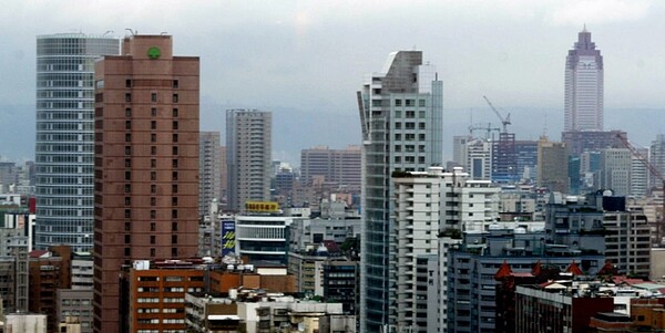 壽險業3月淨值蒸發5,337億元,4月雖回升,但因新台幣升破30元,匯損達638億元,創半年新。高。圖/本報資料照片