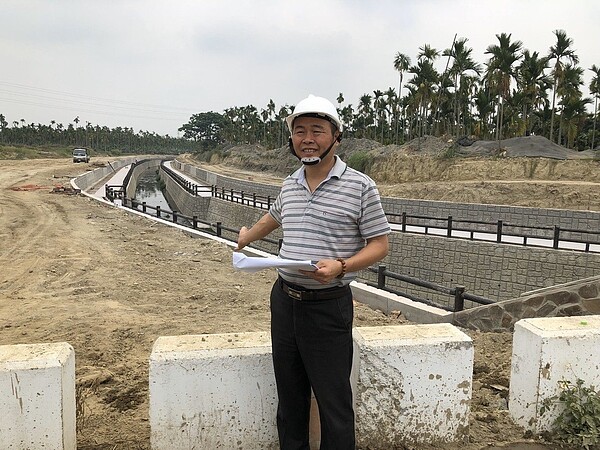 立法院預定6月下旬招開臨時會,審理農田水利法草案,農田水利會即將改制為公務機關,屏東農田水利會會長黃信茗等14個農田水利會長表態支持該法通過。圖/屏東農田水利會提供