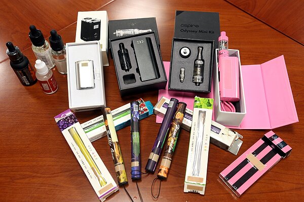 「菸害防制法」十三年未修法,修正草案昨天出爐,合法抽菸年齡將提高至廿歲,並禁止電子煙等新興菸品登台。圖/聯合報系資料照片