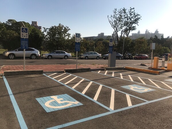 身心障礙者專用停車位。圖/台中市政府交通局提供