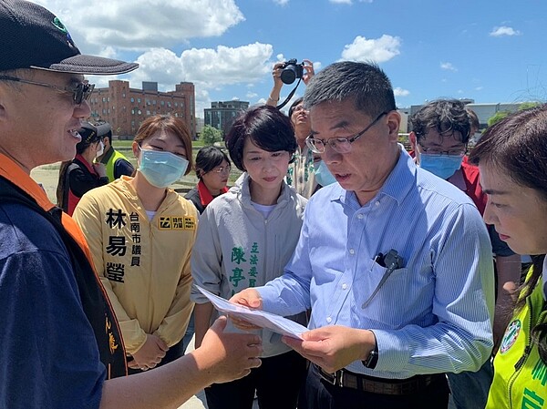 內政部長徐國勇視察台南滯洪池擴建工程。圖/台南市政府提供