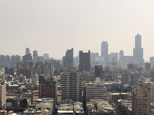 有網友在網路上詢問「現在月收入要多少才夠買房」,大多數人認為學會「理財」,才能幫輕鬆存錢買房。本報資料照片
